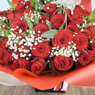 100 Luxury Red Naomi Roses - 100 Luxury Red Naomi Roses, gypsophila and greenery in a handtied arrangement