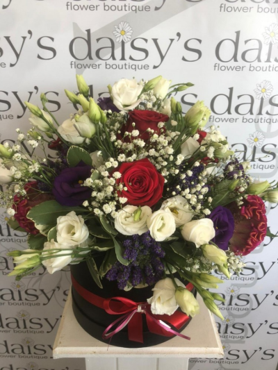 Harper - This gorgeous hatbox is perfect for any occasion A hatbox filled with beautiful purple, pink, red & white colours and finished off with a satin bow.

 

Hatbox colour may vary