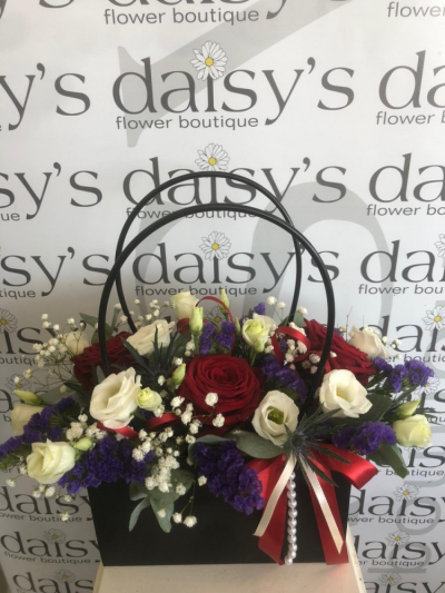 Rosa - A beautiful handbag design bursting with seasonal flowers & foliages in red, purple & whites.

Colour of the bag may change