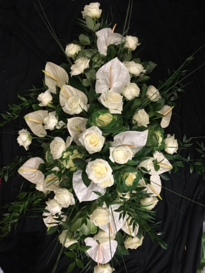 Coffin Spray - White Rose & Anthuriums - A beautifully designed casket spray with White Roses, White Anthuriums & an array of seasonal foilages

3ft - £160

4ft - £210

5ft - £260

6ft - £310