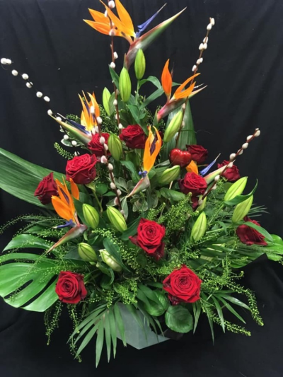 Hatbox - Roses & Birds of Paradise - This gorgeous hatbox arrangement includes Red Roses, lillys, birds of paradise & an array of seasonal flowers & foliages.

This is definately an arrangement to pick if your looking for the WOW factor.

Item shown is the medium price