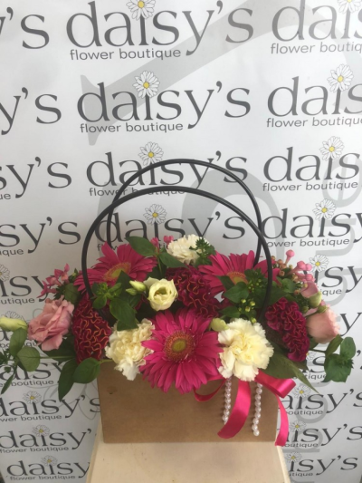 Poppy - A beautiful handbag design bursting with seasonal flowers & foliages in pinks& whites.

 

Colour of the bag may change