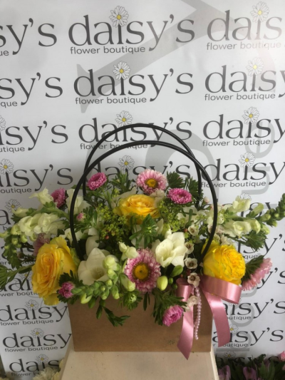 Emma - A beautiful handbag design bursting with seasonal flowers & foliages in yellow, pink & white.

 

Colour of the bag may change