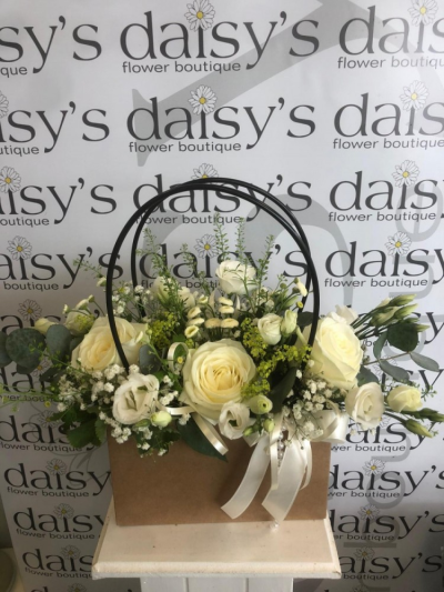 Monica - A beautiful handbag design bursting with seasonal flowers & foliages in white & green

Colour of the bag may change