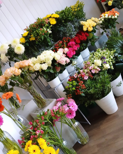Florist Choice Hand-tied - An expert artisan florist will design a hand-tied filled with the finest quality seasonal flowers, perfectly wrapped and delivered in water.