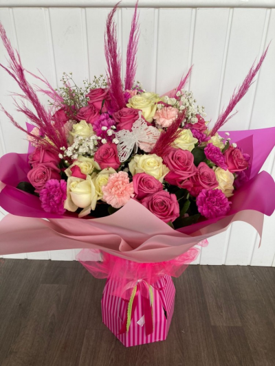 Diva - A floralbox bursting with Roses, carnations, gypsohila & pampas grass in a pink and white theme. This is definitely a floral arrangement that shouts WOW
