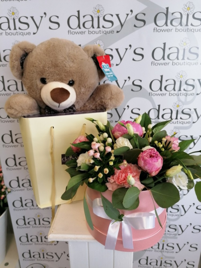 Hatbox Bundle - A hatbox filled with seasonal flowers & foliages. Comes complete with a teddy & a box of chocolates selected by the florist.

 

We may change the colour scheme depending on the occasion such as Valentine's Day / Christmas