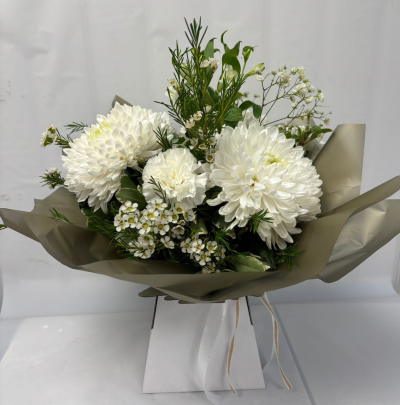 Natural Beauty - A simply yet beautiful Flowerbox filled with white flowers & green foliages