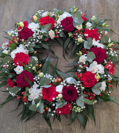 Wreath - Red & White - A beautiful red & white wreath filled with seasonal flowers.

Please be aware the photo shows the item in large