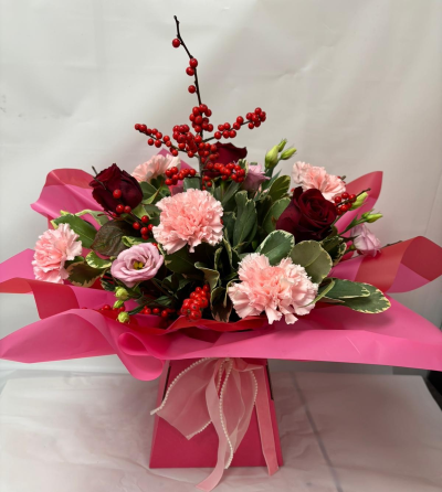Icon - A Flowerbox bursting with seasonal flowers in pinks & reds